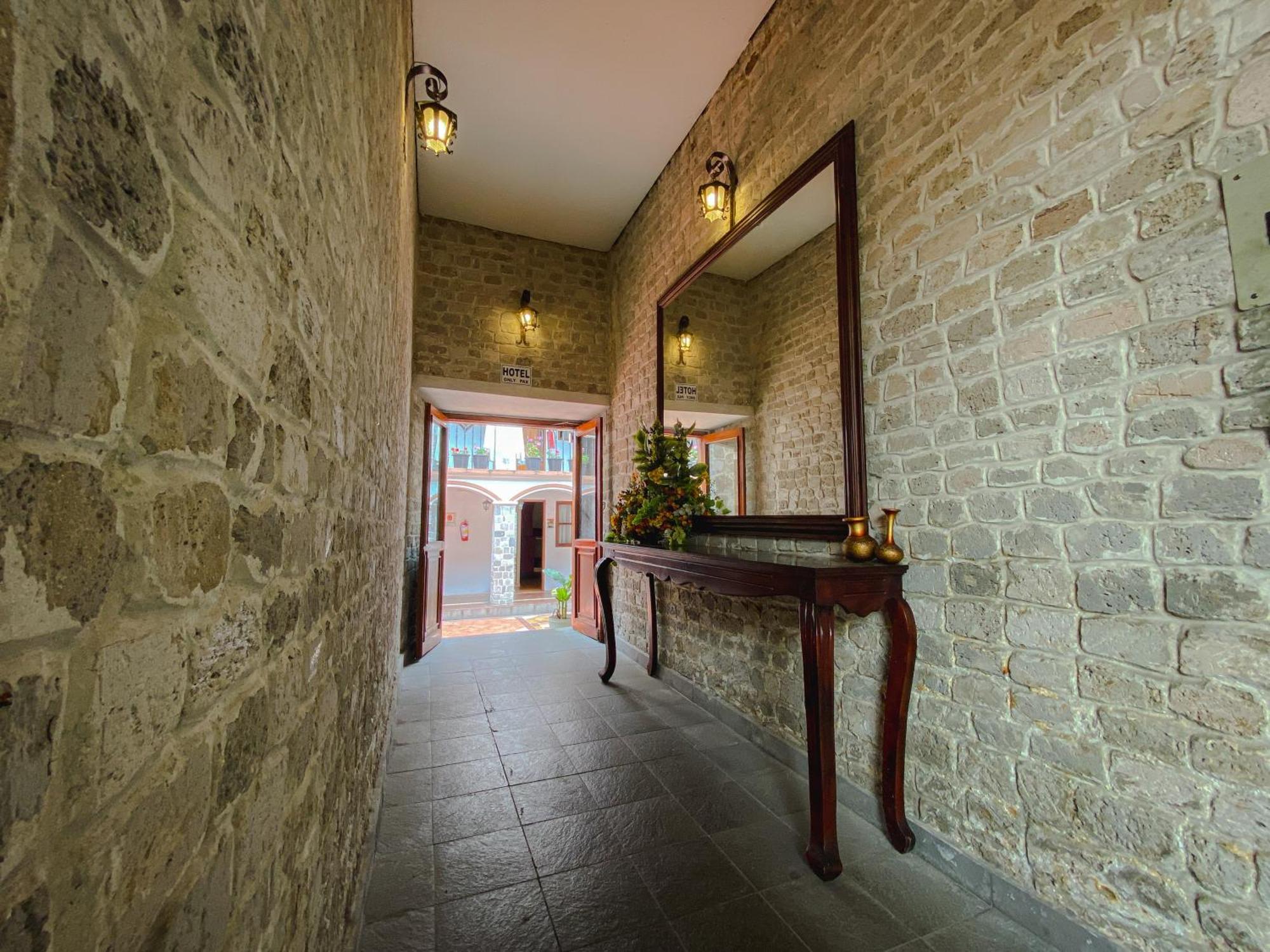 Отель Golden Rest Латакунга Экстерьер фото