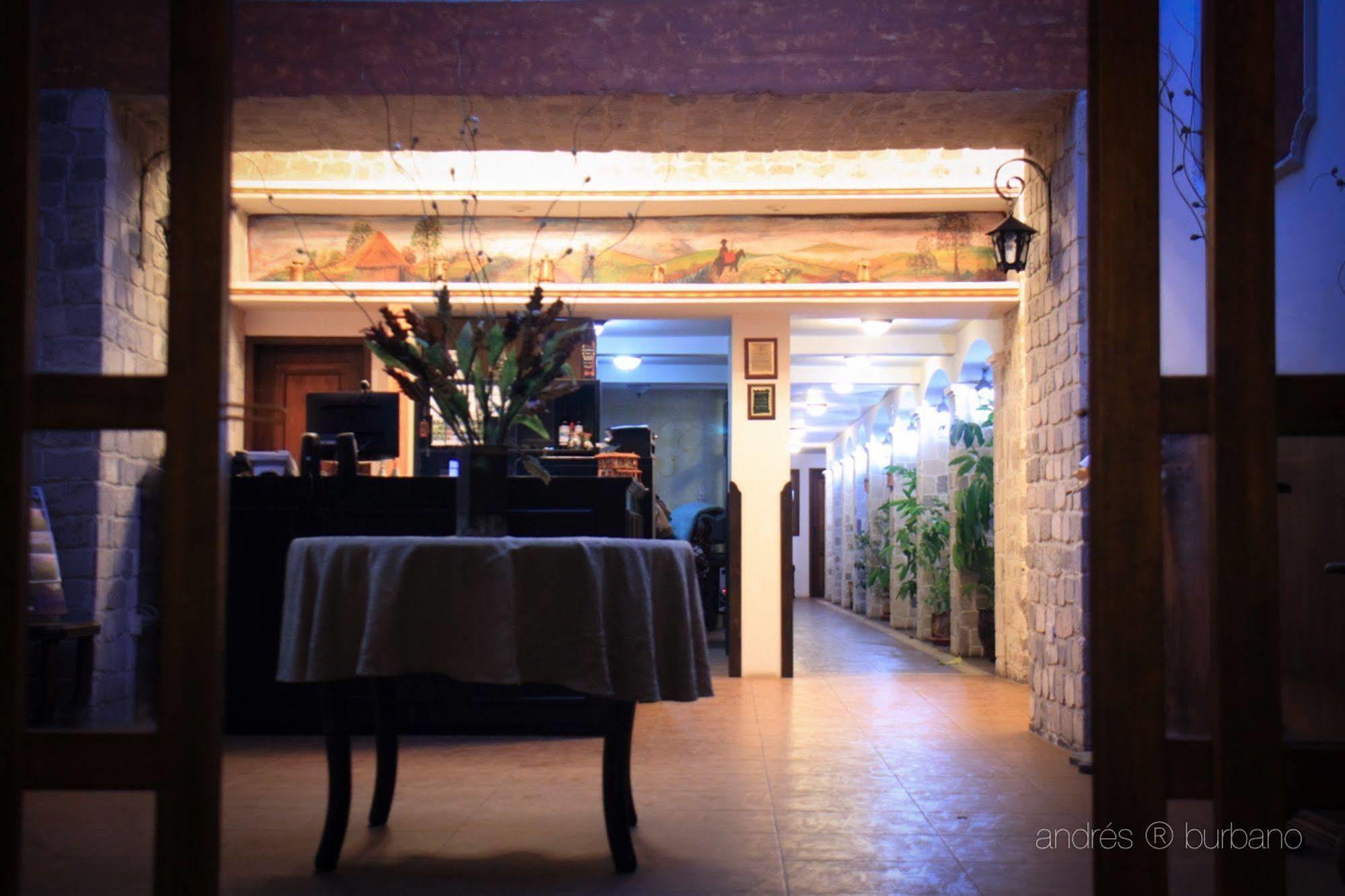 Отель Golden Rest Латакунга Экстерьер фото